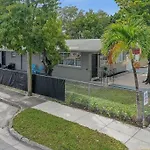 Wynwood Bungalow Hottub & Pking